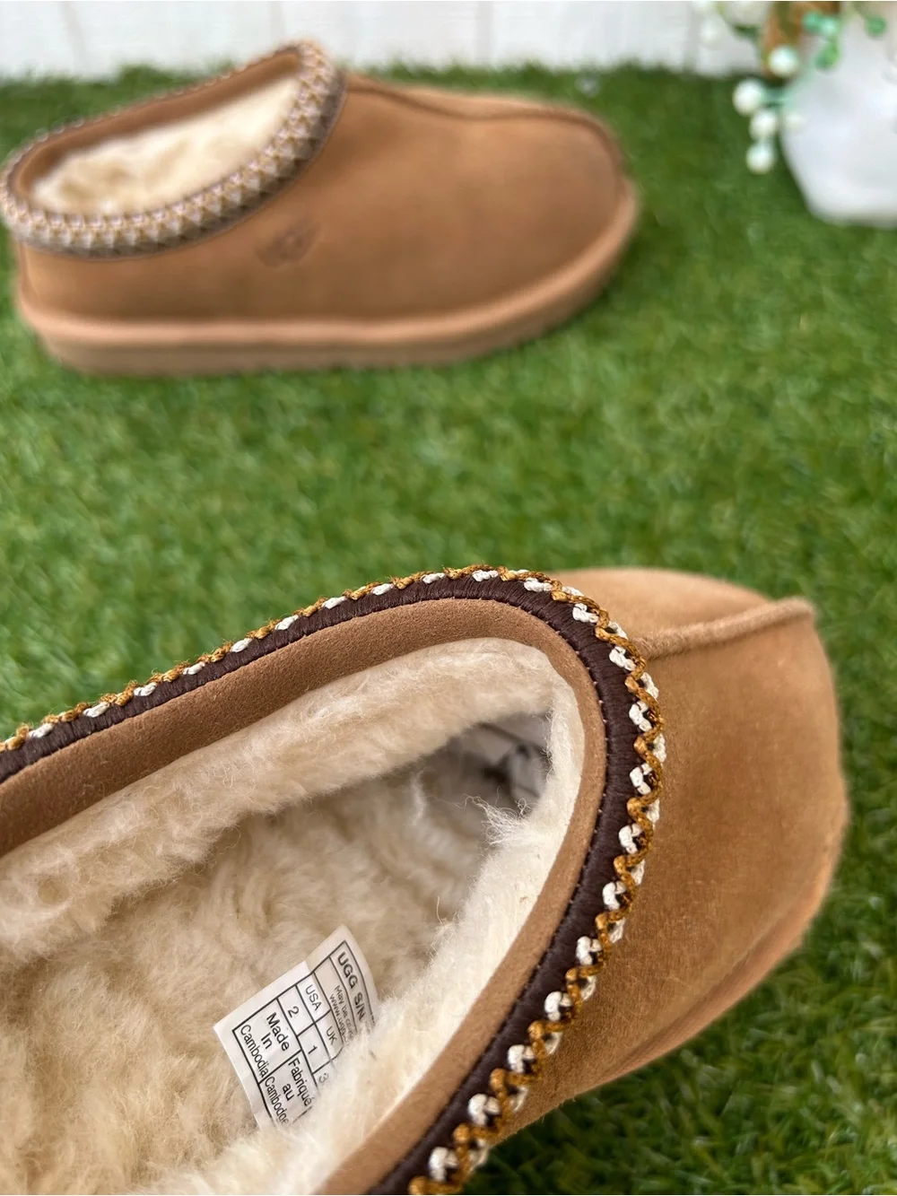 UGG details our